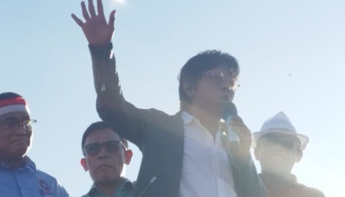 Terima Pendemo, Adian Napitupulu Ceritakan Sejarah Soeharto Diturunkan