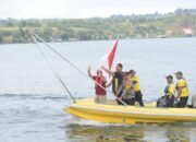 Hadir di Ajang F1 Powerboat 2024, Menpora Dito Naik Kapal Boat Pimpin Parade Peserta dengan Lambaikan Bendera Merah Putih
