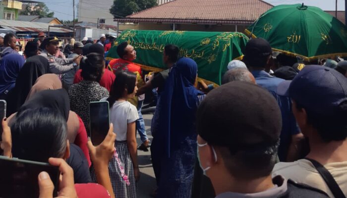 Diduga Kematiannya Tidak Wajar, Jenazah Digotong ke Polsek Kota Pinang