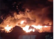 Kebakaran Hanguskan Pabrik Plastik di Batam