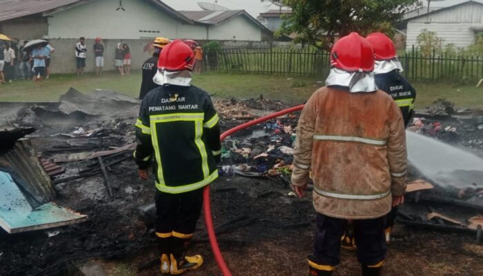 1 Unit Rumah Hangus di Siantar
