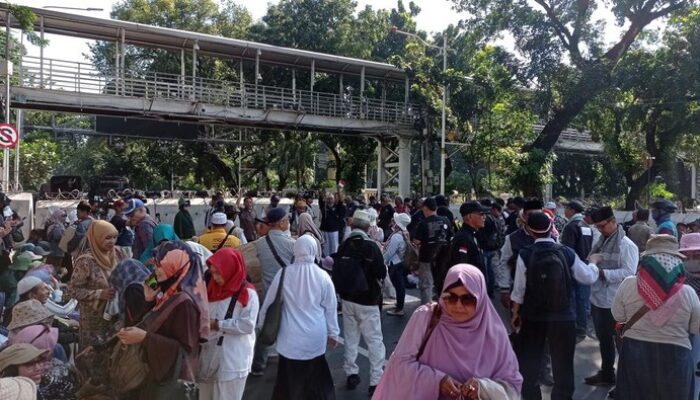 Ribuan Massa Aksi di Sekitar Patung Kuda Jelang Putusan Sengketa Pilpres