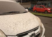 Hujan Debu Vulkanik Guyur Bandara Samratulangi