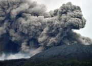 Gunung Marapi Sumbar Hembuskan Vulkanik Setinggi 1,5 Kilometer