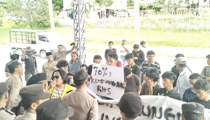 Aksi Ricuh,Gedung KPU Simalungun Disita Rakyat