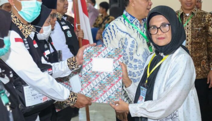 Walikota Pematangsiantar Lepas Keberangkatan Calon Jemaah haji Kloter Lima Sumut