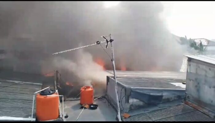 Si Jago Merah Mengamuk  13 Rumah Ludes Terbakar