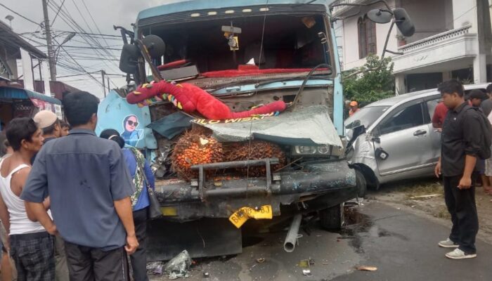 Truk Pengangkut Minyak CPO Sebabkan Laka Beruntun di Pematangsiantar