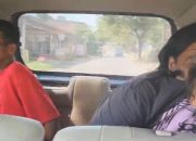 Maling BAB Dalam Mobil Saat Dibawa Polisi