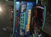 Hindari Sepeda Motor, Bus Perdana Ekspres Terguling di Pematangsiantar