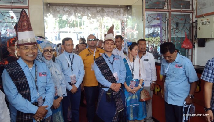 Ribuan massa Pendukung Antar Anton Saragih – Benny Sinaga Resmi mendaftar ke KPU Simalungun