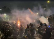 Pengamanan Unjuk Rasa di Gedung DPR Berujung Brutal