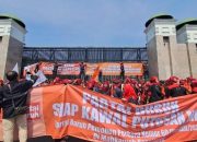 Gedung DPR RI Dikepung Ribuan Pendemo Tolak Pengesahan RUU Pilkada
