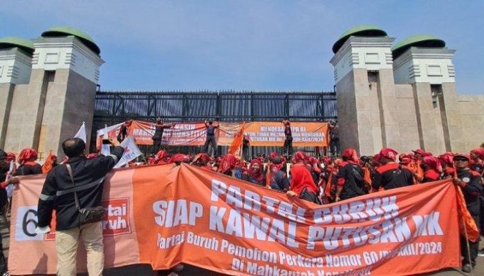Gedung DPR RI Dikepung Ribuan Pendemo Tolak Pengesahan RUU Pilkada