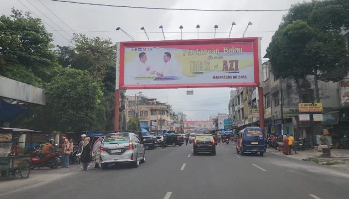 Baliho RHS-AZI Terpajang di Inti Kota Pematangsiantar, Bikin Bingung Warga