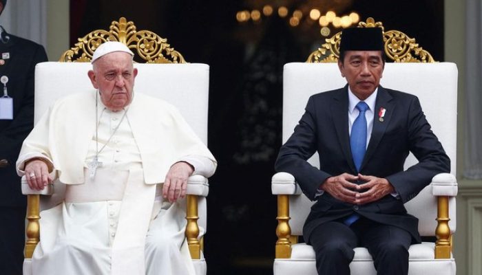 Presiden Terpilih Prabowo Diperkenalkan Jokowi Kepada Paus