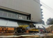 Kanopi Luar Ambruk,Mutu Bangunan Suzuya Merdeka Mall Pematangsiantar Diragukan