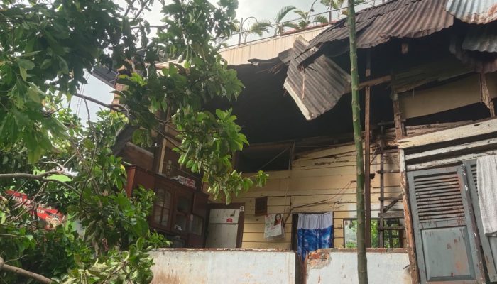 Hujan Deras Rubuhkan 2 Rumah di pematangsiantar, Kadis Perumahan Buang Badan