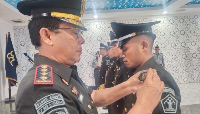 Kalapas Narkotika Kelas IIA Pematangsiantar Pimpin  Kenaikan Pangkat 6 Pegawai