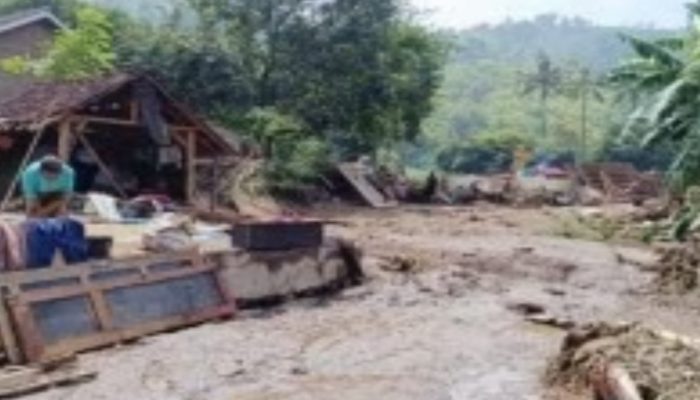 Hujan Lebat Akibatkan Ribuan Warga Terdampak Banjir di Situbondo