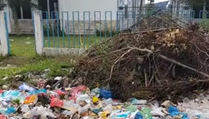 Sampah Berserakan di Sekitar Kantor SKPD Simalungun, Kadis LH Diminta Kerja