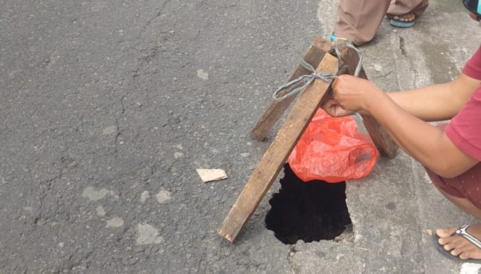 Aspal Berlubang di Kelurahan Banjar Ancam Keselamatan Pengguna Jalan