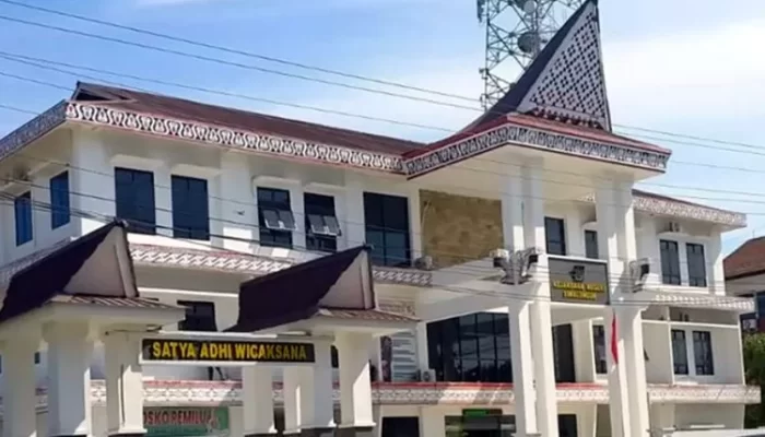 Miris,Kepsek Diintimidasi Oknum Intel di Gedung Kejari Simalungun