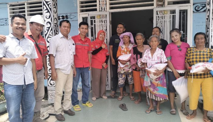 Sebagai Bentuk Kepedulian, CV. Jaya Anugrah Berbagi CSR Beras Kepada Warga