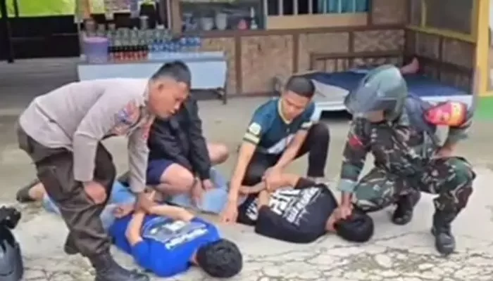 Kakak Beradik Kompak Bunuh Ayah Kandung Dengan Parang