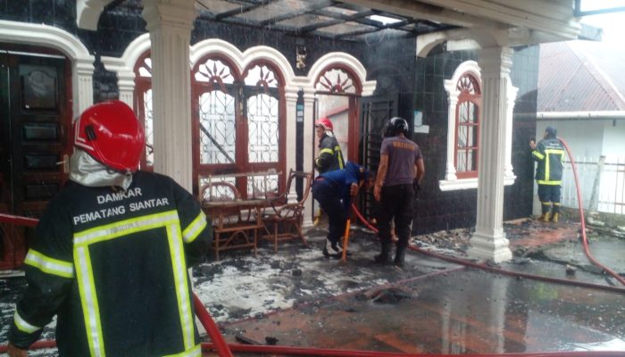1 Unit Rumah Hangus Terbakar, 9 Unit Damkar Dikerahkan