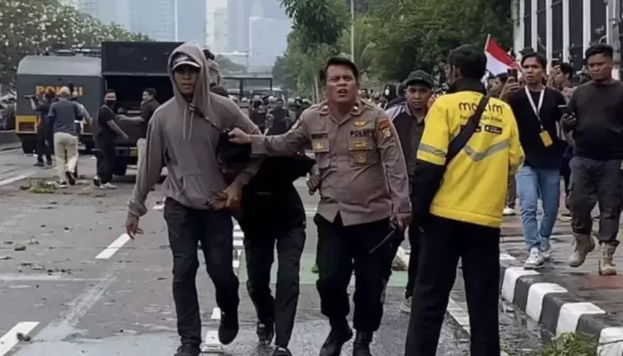 Gedung DPR-MPR Dikepung Pendemo 25 Agustus