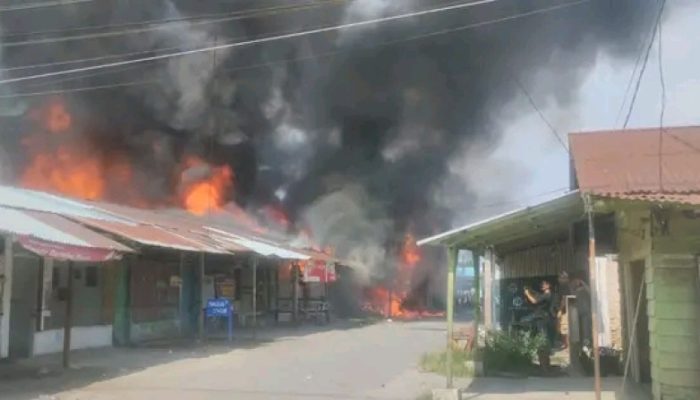 Ratusan Kios di Pasar Serbelawan Hangus terbakar, Pedagang Menjerit