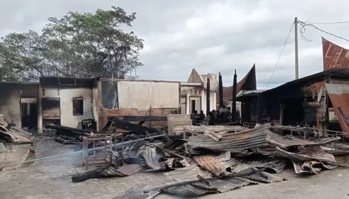 Akibat Korsleting Kebakaran Hanguskan Delapan Rumah di Simanindo