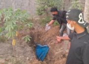 Jasad Pria Bugil Terbungkus Terpal Biru Ditemukan di Perladangan Ubi