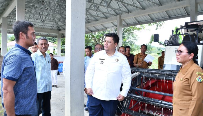 Serahkan Bantuan Alsintan, Bupati Samosir Minta Pemanfaatan Optimal