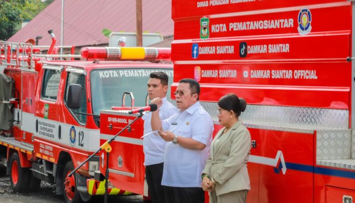 Wali Kota Pematangsiantar Serahkan Armada Baru Kepada Disdamkarmat