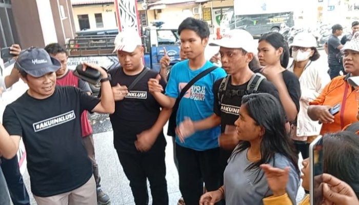 Puluhan Orangtua Bersama Anak Penyandang Disabilitas Datangi Polres Pematangsiantar