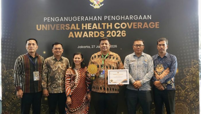 Tiga Kali Berturut-turut, Program Unggulan Bupati Samosir BPJS Gatis, Raih Penghargaan UHC