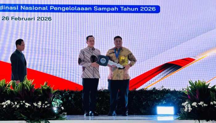 Satu-satunya dari Sumut, Kabupaten Samosir Terima Penghargaan Sertifikat Menuju Kota Bersih