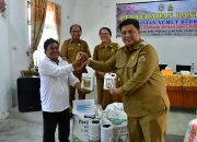 Bupati Samosir Serahkan Bantuan Bibit Pengembangan Cabai dan Bawang Merah, Kolaborasi dengan Pemerintah Sumut