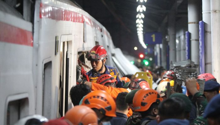 Korban Tabrakan KA Jarak Jauh dan KRL di Bekasi Timur Seluruhnya Perempuan