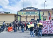 Aliansi Majelis Rakyat Berdaulat Geruduk Polres Pematangsiantar