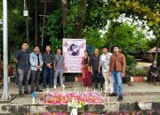 Ibu Jaka Malau Tabur Bunga di Lokasi Penganiayaan Anaknya