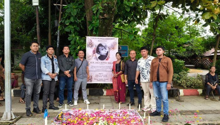 Ibu Jaka Malau Tabur Bunga di Lokasi Penganiayaan Anaknya