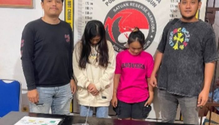Dua Gadis Menangis Saat Digerebek di Kamar Tempat Hiburan Malam, Polsek Gunung Malela Bongkar Jaringan Pemakai Sabu di Simalungun