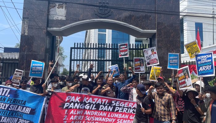 Ratusan Massa CS KERAS Geruduk Kejati Sumut, Rizaldi Kasipenkum: Sudah Belasan Orang Kami Periksa Nanti Akan Mengarah Pada Wesly Silalahi