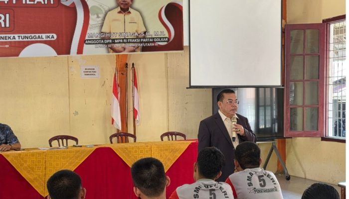 Mangihut Sinaga Berikan Sosialisasi 4 Pilar Kebangsaan Kepada Siswa SLTA Pematangsiantar