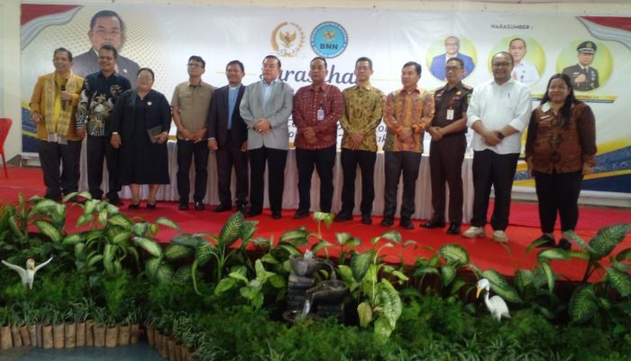 Mangihut Sinaga Ingatkan Bahaya Narkoba Pada Pelajar SMK GKPS 2 Pematangsiantar