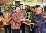 Bupati Samosir Salurkan 1,25 Juta Bibit Kopi kepada 245 Kelompok Tani